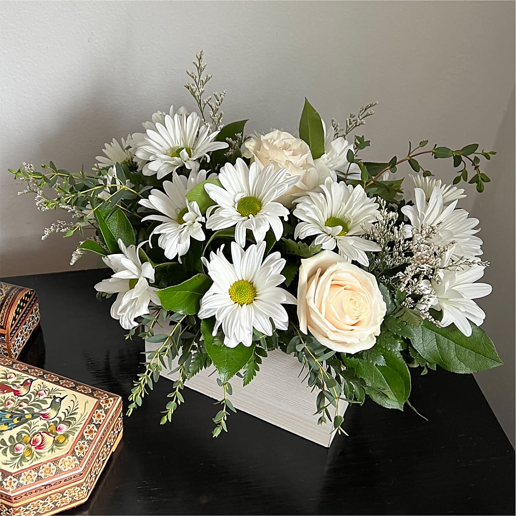 Fresh Linen Box Bouquet – VASEFUL FLOWERS & GIFTS, Princeton NJ