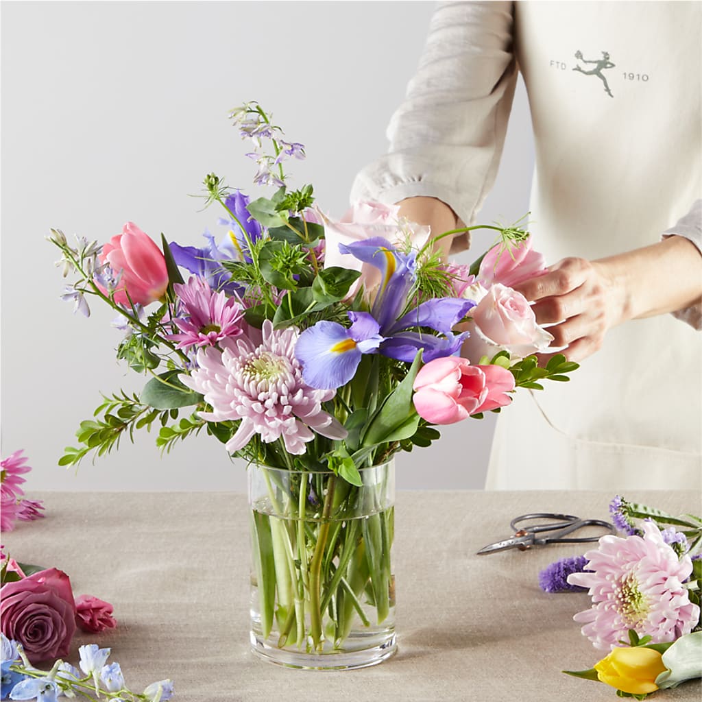 Pastel Tradition - A Florist Original – VASEFUL FLOWERS & GIFTS, Princeton NJ